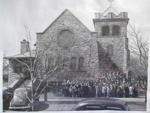 Congregation on steps 1945